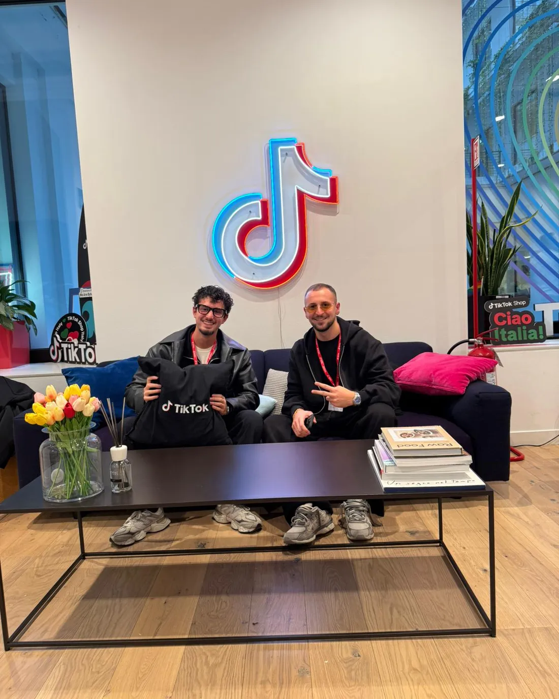 I founder di Nawave, agenzia TikTok di Napoli, nella sede TikTok di Milano